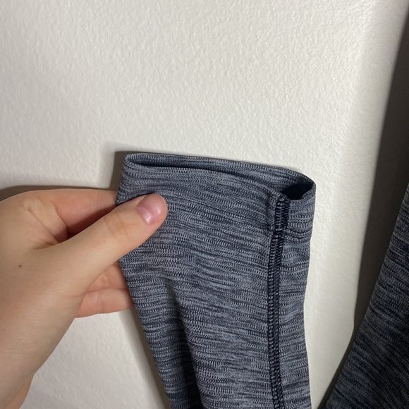 Under Armour grey space dye hooded long sleeve top with drawstring hem size XS - Picture 7 of 12